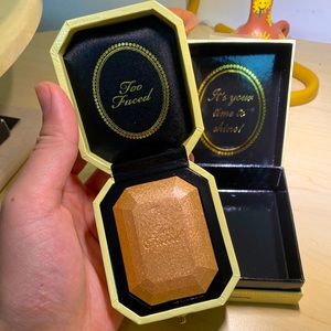 Too Faced Diamond Light Highlighter